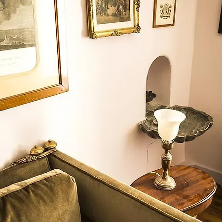 Varenne Halldis Apartment